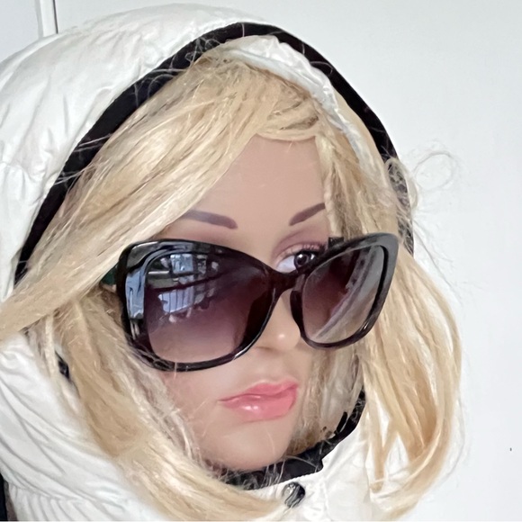 Chanel Emerald Green With Glass Pearles Sunglasses Brand New in Case! - Picture 4 of 4